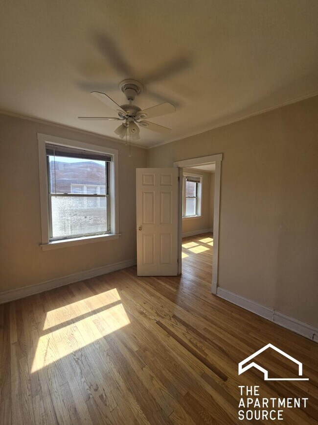 Building Photo - 2350 W Touhy Ave
