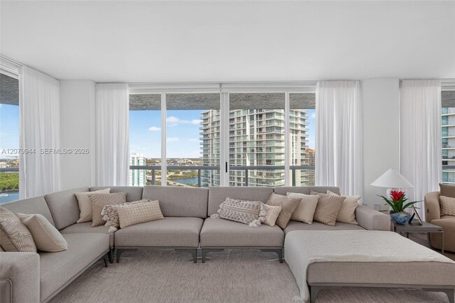 Building Photo - 16500 Collins Ave