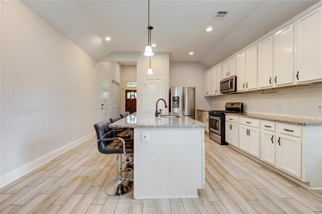 Building Photo - 3805 Shelby Cir