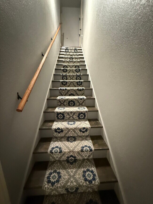 Building Photo - Pre-leasing for September - 5BR with all of the extras!