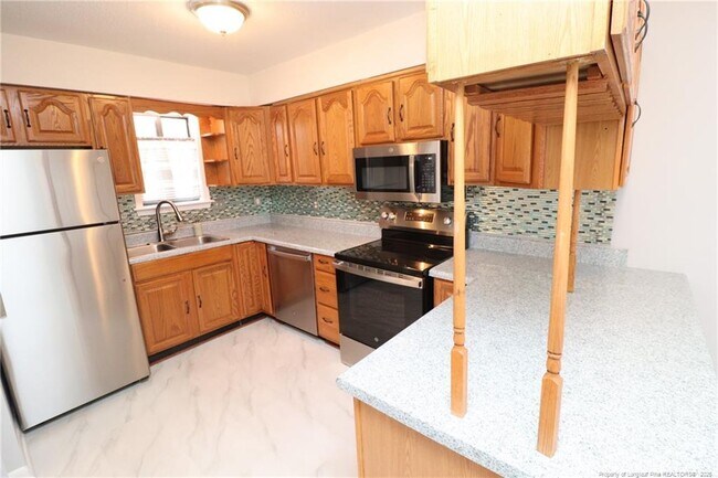 Building Photo - 7283 Sandy Creek Dr