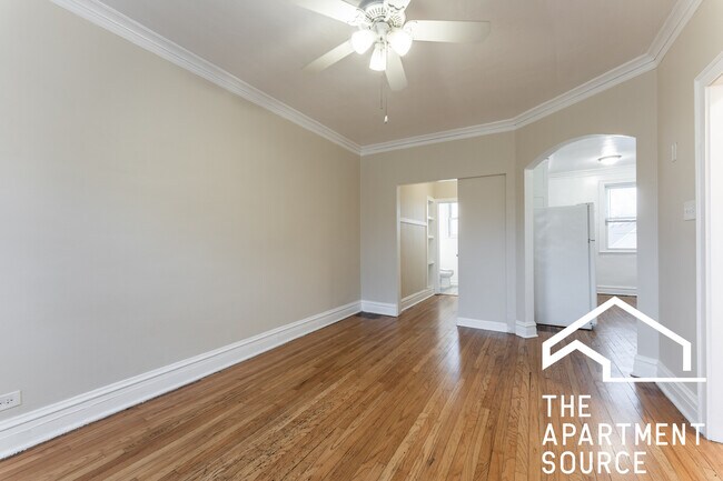 Building Photo - 4826.5 W Addison St