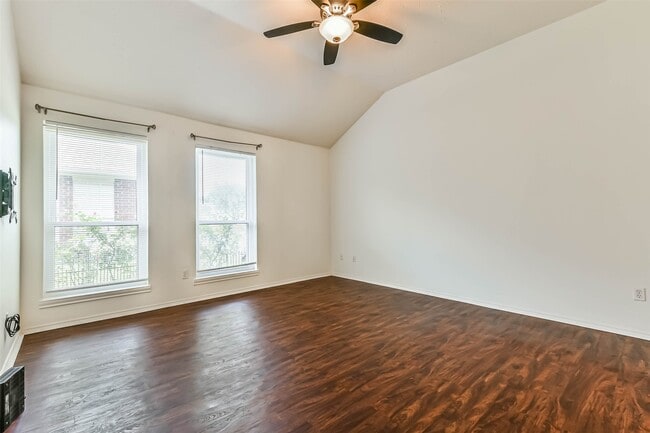 Building Photo - 3327 S Country Meadows Ln