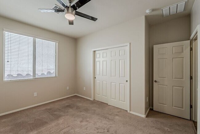 Building Photo - Modern 4 Bed Tucson Rental with Spacious K...