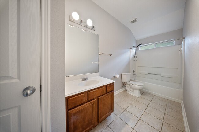 Building Photo - 2219 Rocky Hollow Ln
