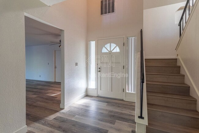 Building Photo - 2828 Smoke Tree Cir