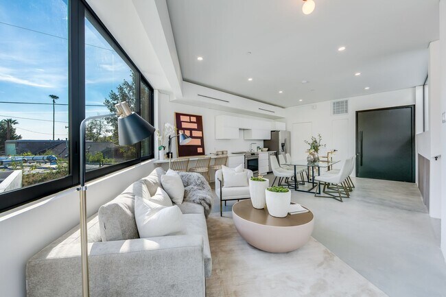 Building Photo - Architectural 1-Bed Designer Residence wit...