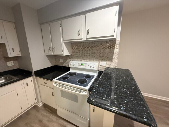 Building Photo - 744 W Gordon Terrace