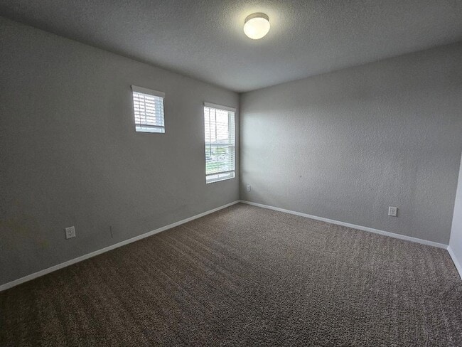 Building Photo - 110 Lavender Ln