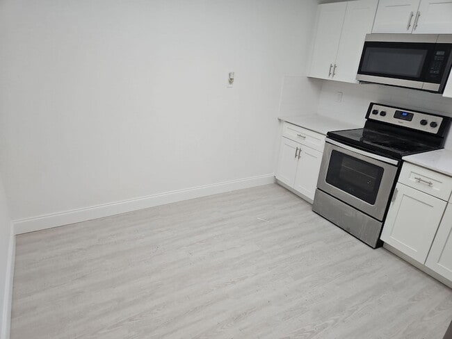 Building Photo - 815 Dundas Ct