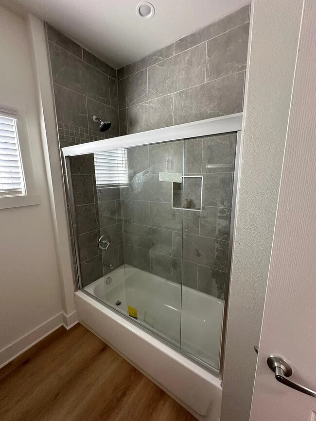 Building Photo - 30 Dart St