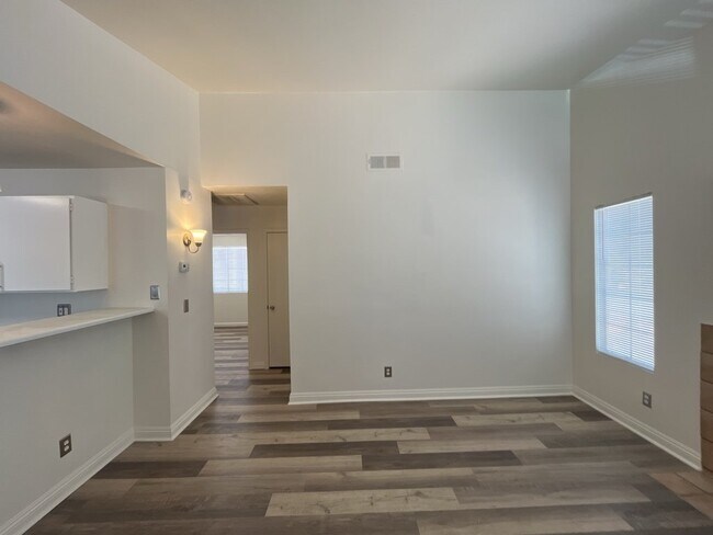 Building Photo - A stunning 2-bedroom, 1-bathroom rental pr...