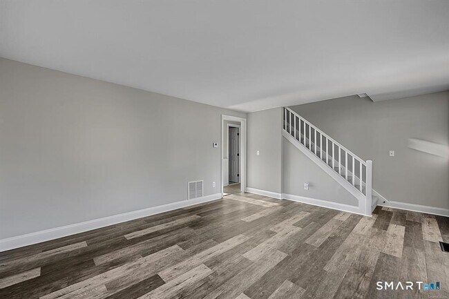 Building Photo - 2 Butternut Dr