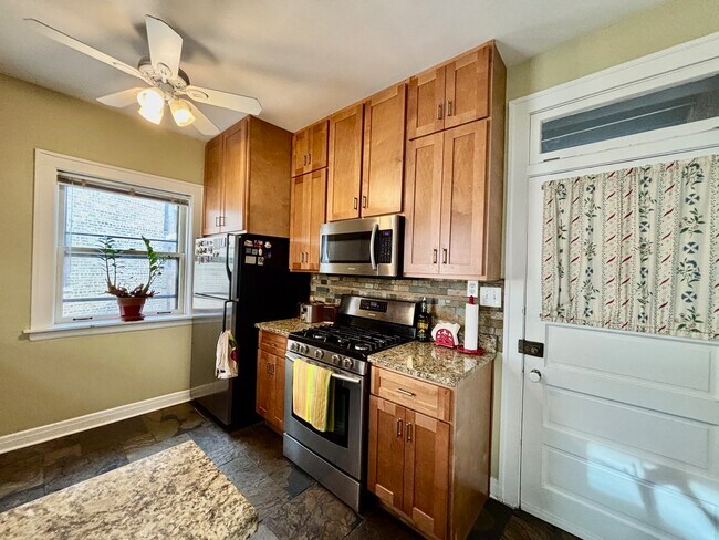 Building Photo - 442 Elmwood Ave