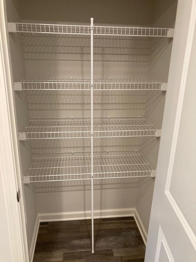 Building Photo - ** Apply TODAY ** Possibly Have Keys in Hand TOMORROW **