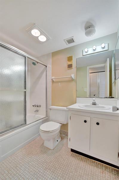 Building Photo - 9440 Poinciana Pl