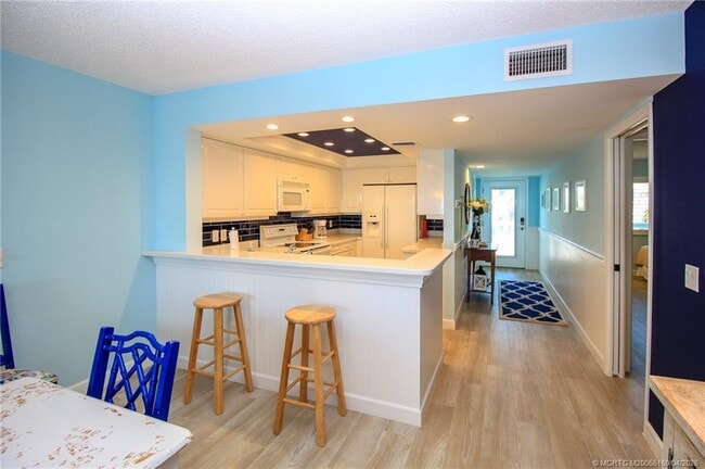 Building Photo - 20 NE Plantation Rd