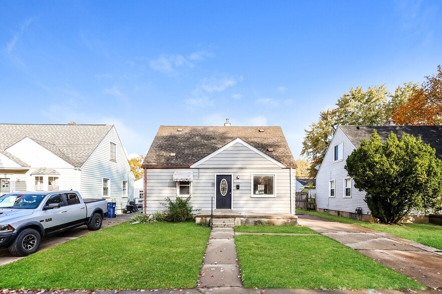 Building Photo - 2062 Champaign Rd