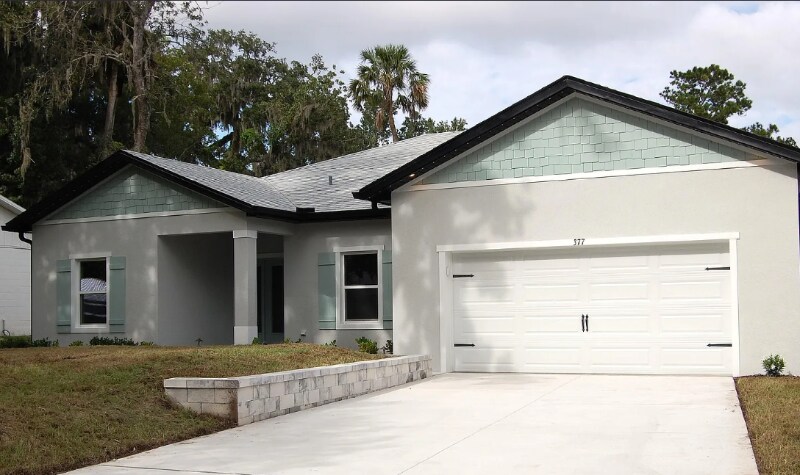 Primary Photo - 377 Palm Dr