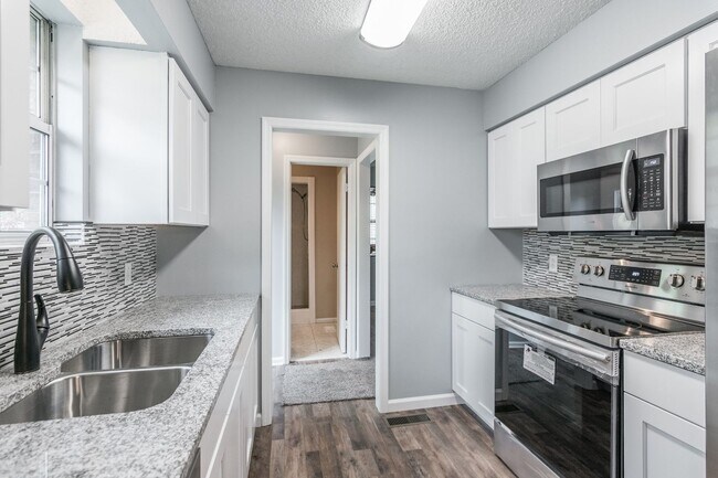 Building Photo - 5216 Roxborough Dr