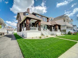 Building Photo - 208 8th Ave
