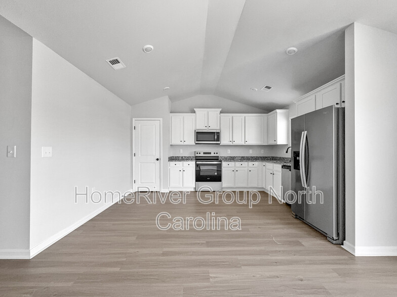 Building Photo - 3531 Clover Vly Dr