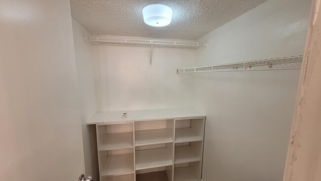 Building Photo - 6331 La Costa Dr