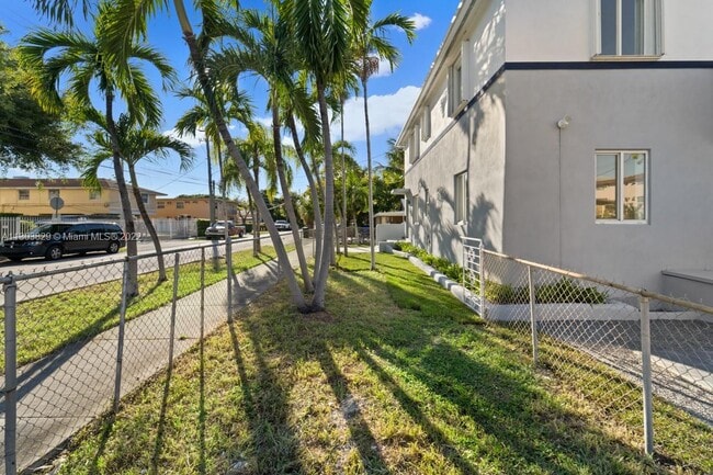 Building Photo - 1801 SW 5th St