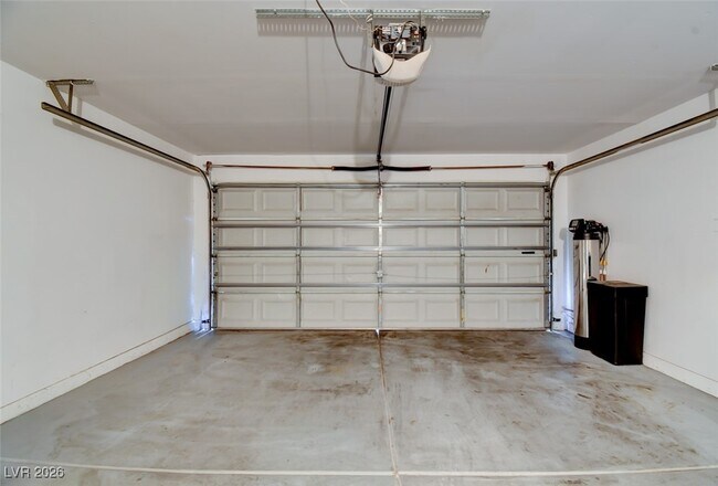 Building Photo - 7221 Single Pine Dr