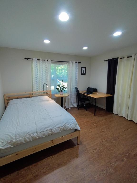 Building Photo - 4 Blaine Ct