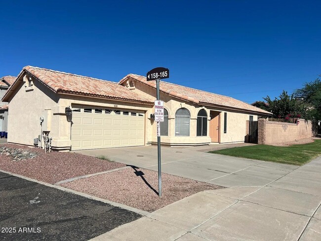 Building Photo - 2221 E Union Hills Dr