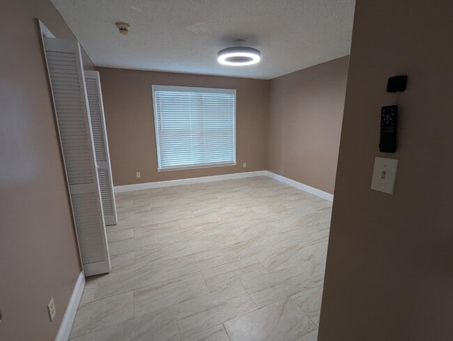 Building Photo - 1304 Montego Ct