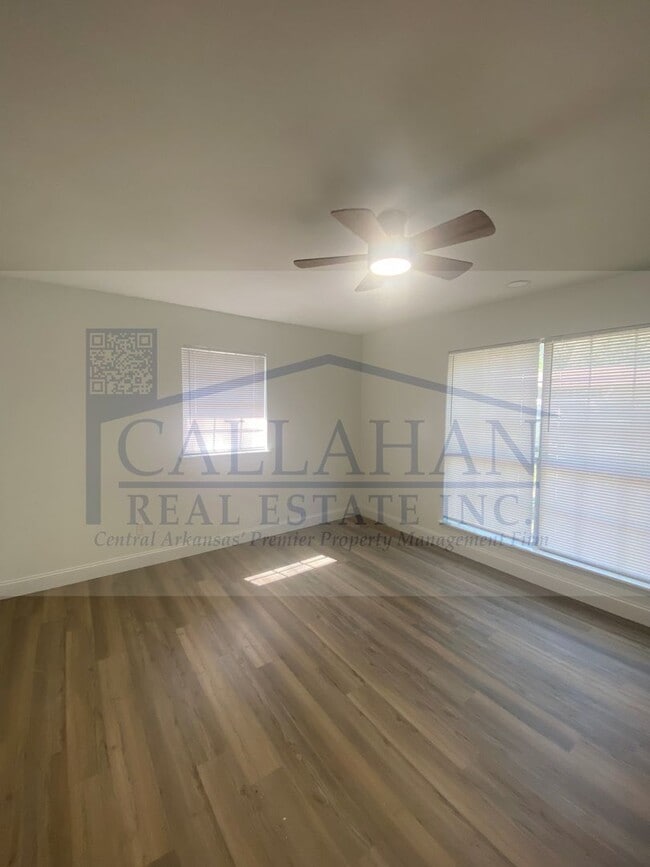 Building Photo - Southwest LR 4 Bedroom Home