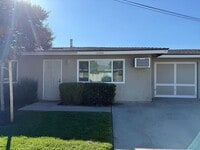 Building Photo - Cozy 2bedroom 1bath