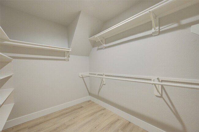 Building Photo - 4931 Lake Catherine Ct