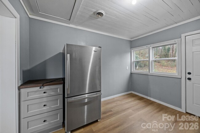 Building Photo - 713 2nd St Pl SW