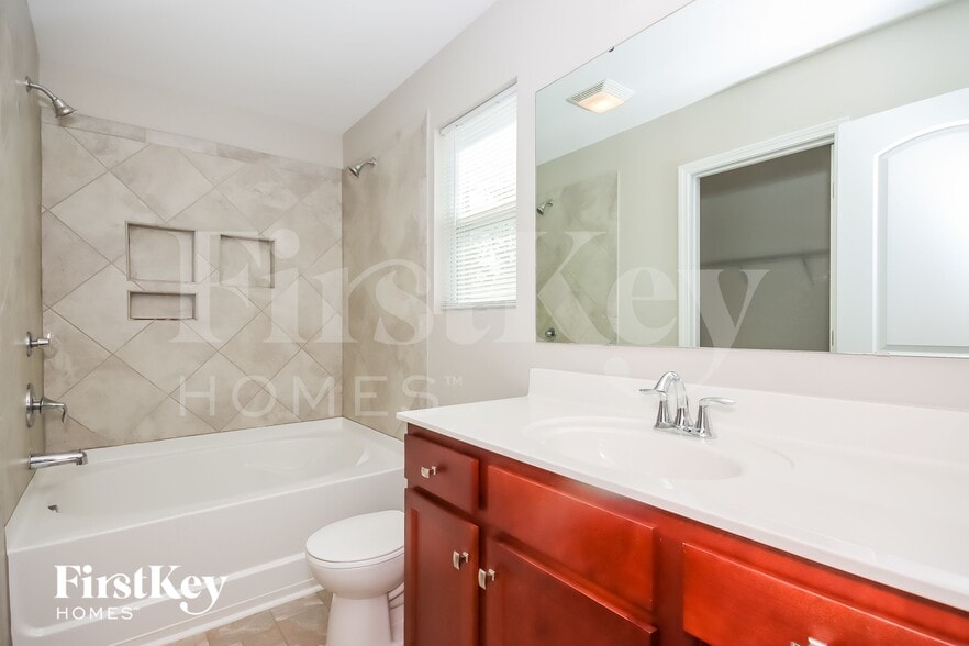 Building Photo - 905 Little Dog Ln