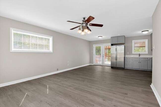 Building Photo - Updated 3BD/2BA Ranch in Lowell, NC!