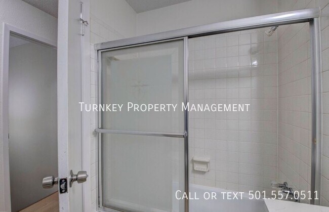 Building Photo - 2511 Montreal Dr