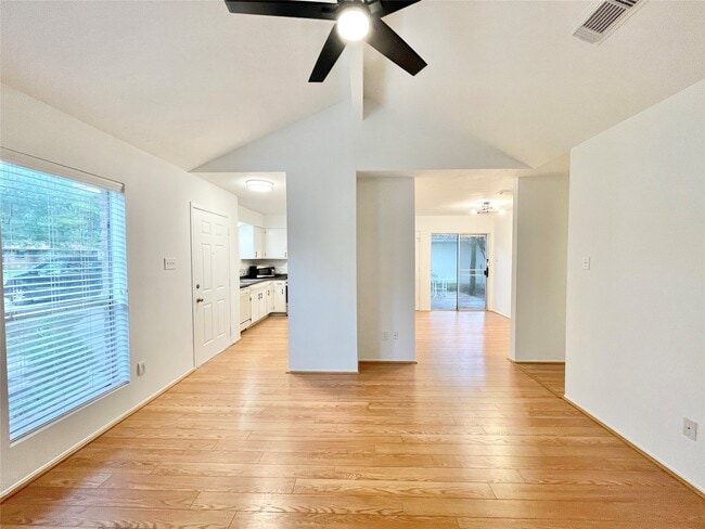 Building Photo - 6 Lea Oak Ct