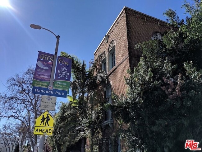 Primary Photo - 649 N Rossmore Ave