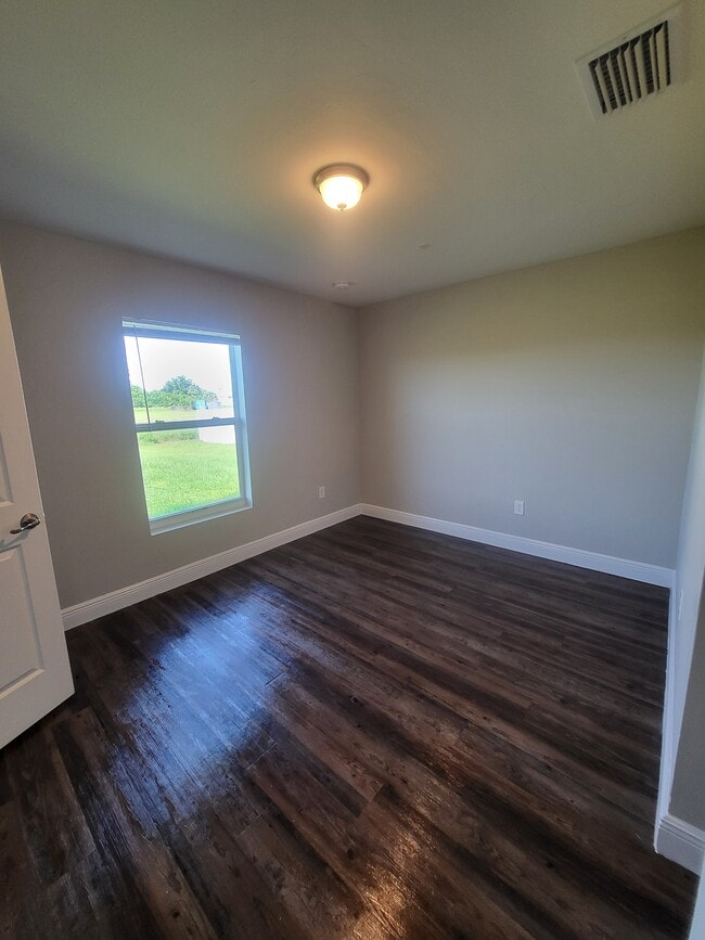 Building Photo - 9031 S Indio Cir