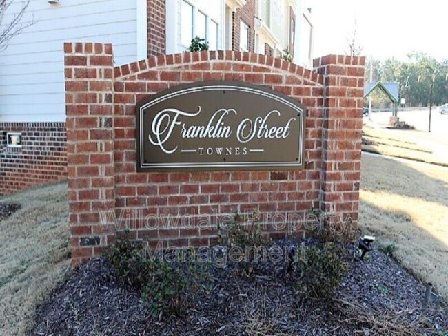 Building Photo - 904 Laurel Gate Dr