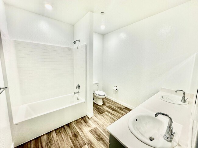 Building Photo - Newly-Built NextGen 5 bed 3.5 bath Lennar ...