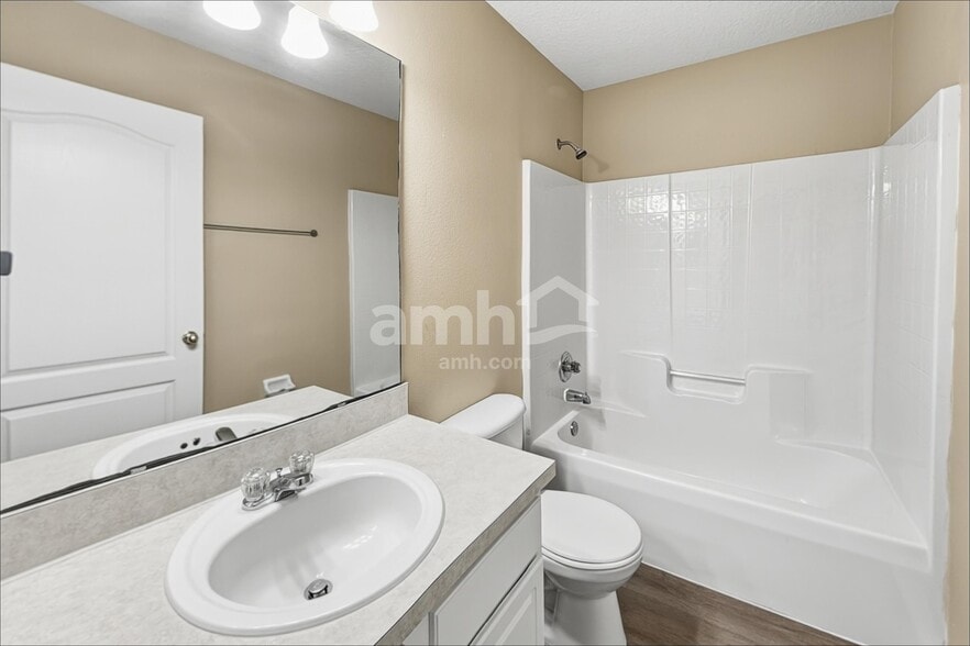 Building Photo - 660 Winding Lake Dr