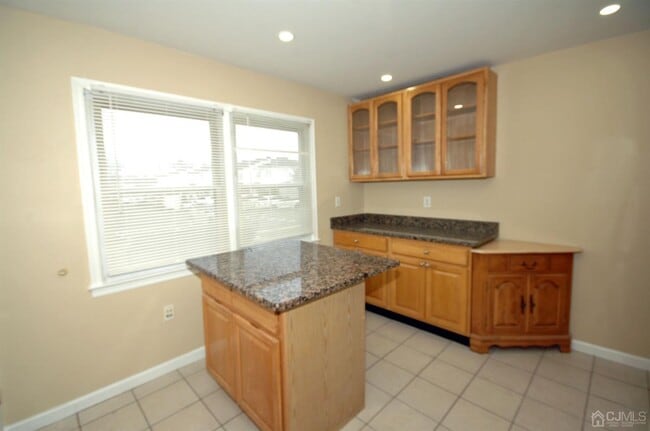 Building Photo - 17 Gardenia Ct