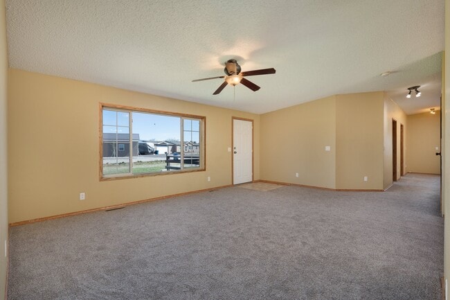 Building Photo - 415 Tracy Ann Dr
