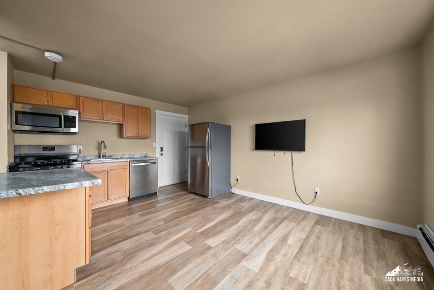 Building Photo - 618 Gambell St