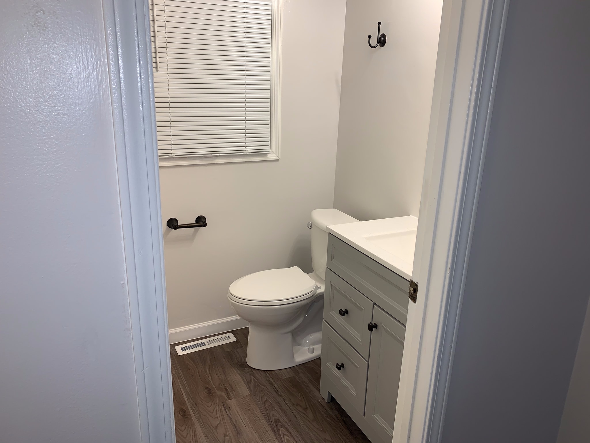 Building Photo - 5322 Plaza Ave