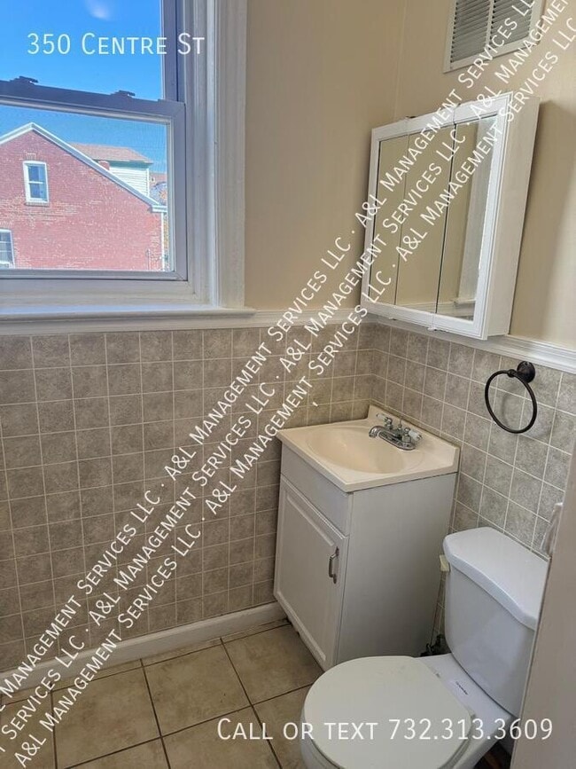 Building Photo - 350 Centre St